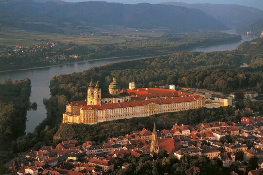 2 Castles and Melk on the Danube: Private Guided tour from Vienna