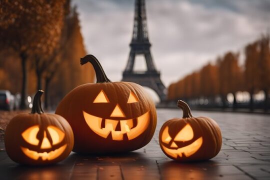 Paris Ghost Stories: Halloween Spooky Walking Tour in Small Group