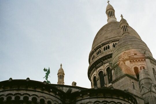 CDG pickup and 6 hours Private Tour of Marais & Montmartre