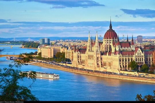 Exclusive private VIP multiday sightseeing tour of Europe