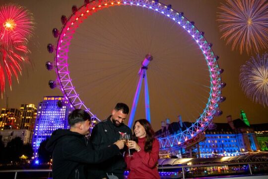 5-Hour New Year's Eve River Dinner Cruise and Fireworks Display in London