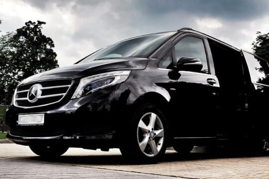 KTW Katowice/Pyrzowice Airport: Private Transfer from Krakow