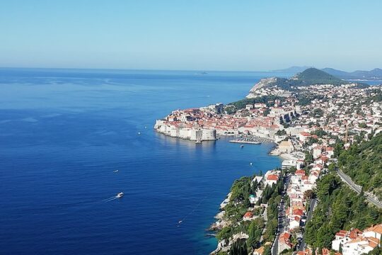 Private transfer: Split to Dubrovnik with side-trip to Makarska