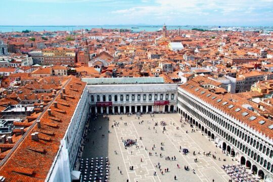 Saint Marks Basilica, Doge's Palace and Gondola tour in Venice