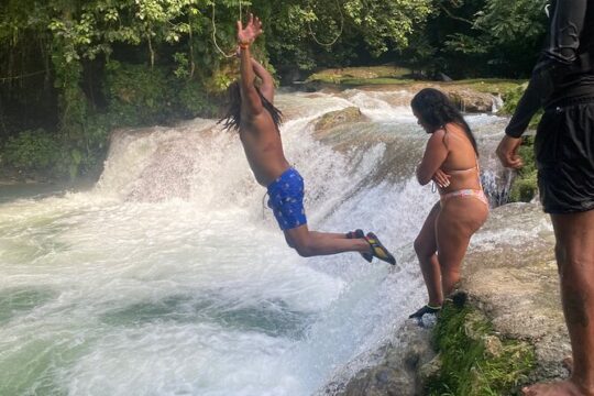 Dunns River Shopping with Lunch in Ochi Rios