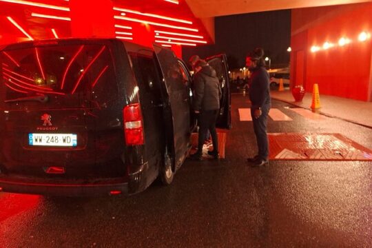 Private Transfer from Charles De Gaulle Airport to Disneyland