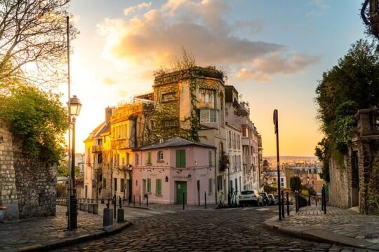 CDG Transfers and Private Tour of Marais & Montmartre
