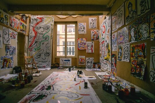 Private tour of Artistic Paris - Paintings, Graffiti, Architecture with a local