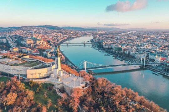 Touristic highlights of Budapest on a Private full day tour with a local
