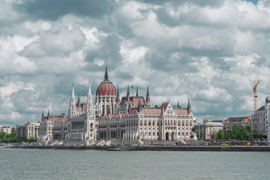 Touristic highlights of Budapest on a Private half day tour with a local