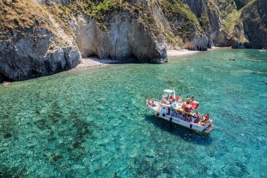 Day boat activities from Ponza to Palmarola