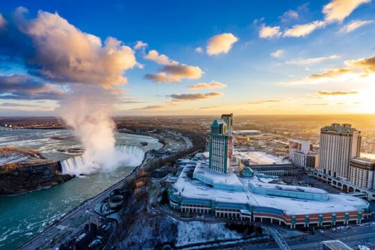 Niagara Falls Day Tour from Toronto and Skip the Line Boat Cruise