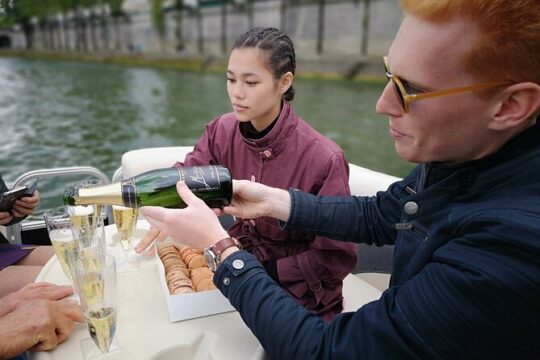 Private cruise with Paris water way