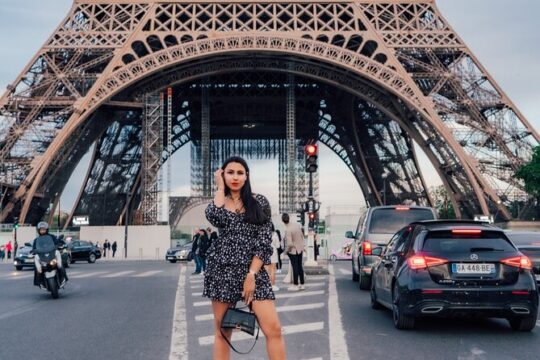 Private Professional Holiday Photoshoot in Paris