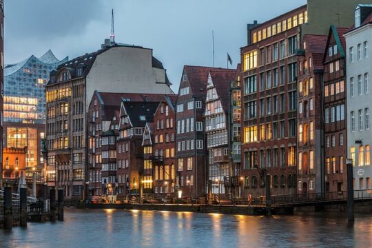 Private tour of the best of Hamburg - Sightseeing, Food & Culture with a local