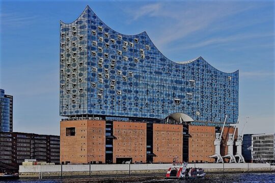 Explore Hamburg's Elbphilharmonie in a playful way - modern and individual
