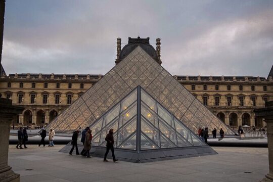 Mona Lisa & Louvre Treasures: Guided Skip the Line Experience