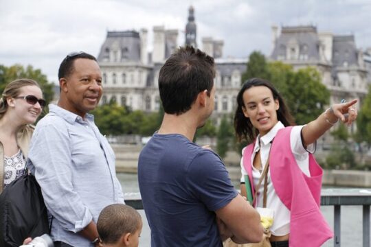 Small Group Tour in Marais Mansions & Fashion in Paris
