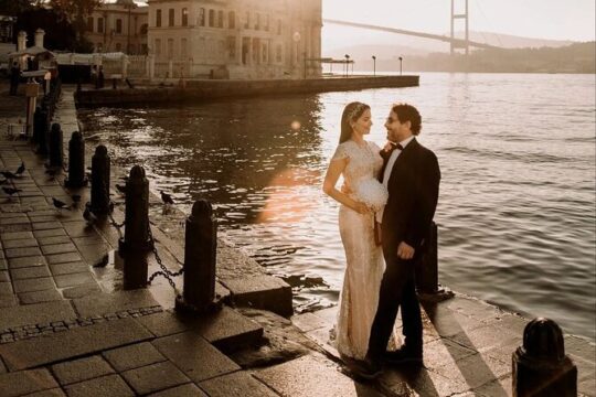 Private Romantic Photoshoot at Ortaköy Mosque in Istanbul