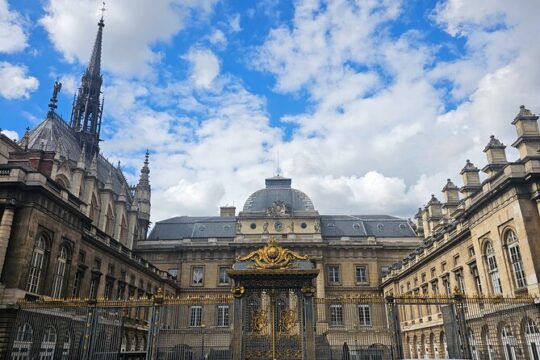 Notre Dame Walking Tour with Skip The Line Sainte Chapelle Entry