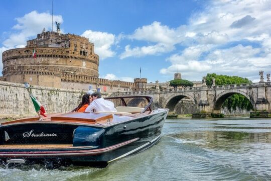 Luxury Private Cruise in the Heart of Rome