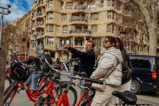 3 Hours Sightseeing Bike Tour in Barcelona