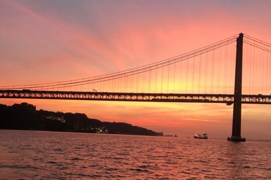 Sunset sailboat tour in Lisbon with wine and beer
