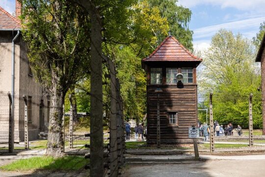 Auschwitz Birkenau Guided Tour with Lunchbox from Krakow