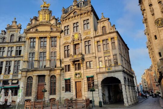Brussels Journey Through Time: Exploration Game and Tour