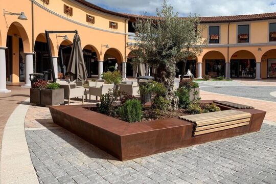 Private Shopping Tour from Florence hotels to Valdichiana Outlet