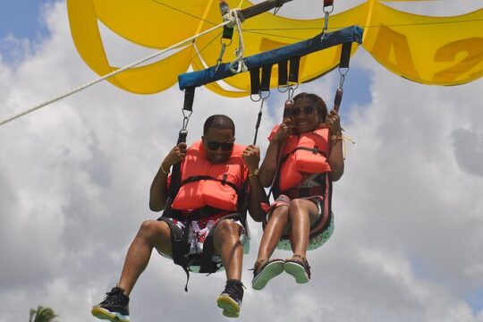 From Punta Cana: Amazing Activity Parasailing Hotel pickup