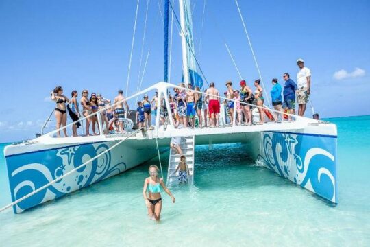 Family Catamaran & Snorkeling Cruise Turks & Caicos