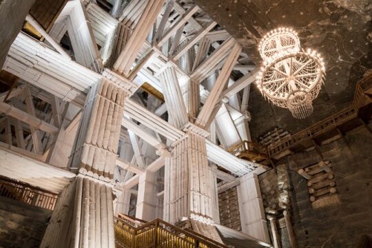 Krakow: Wawel Castle & Cathedral and Wieliczka Salt Mine Guided Tour with Lunch