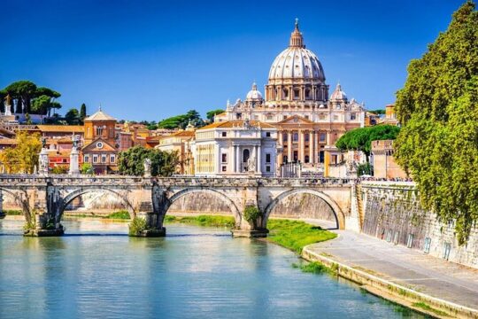 Explore highlights of enchanting Rome on a private shore sightseeing tour