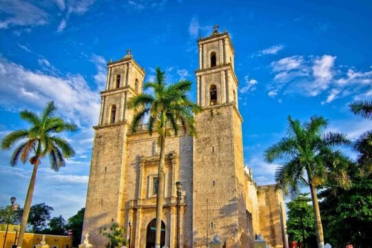 Private Tour at Cenote Xcanche and Colonial City of Valladolid Day Trip