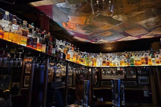 Edinburgh: Whisky Tasting with Storytelling in a Historic Pub