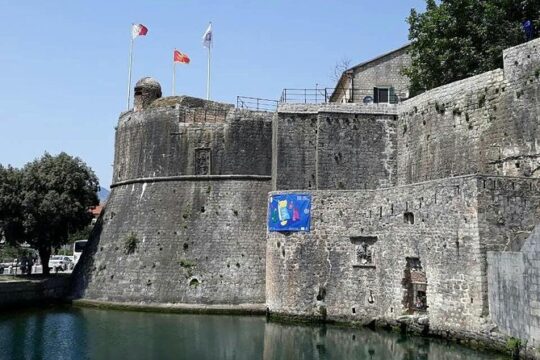 Kotor walking tour and Jaz beach - private tour