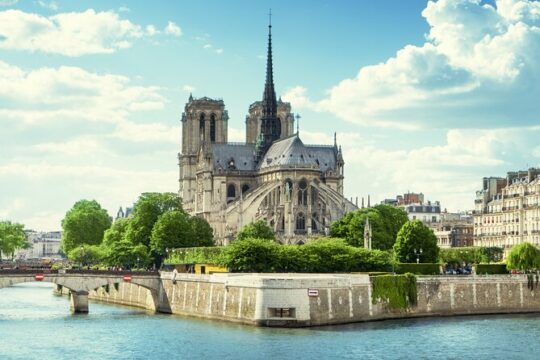 Paris Notre Dame Cathedral and lle de la Cite Walking Tour