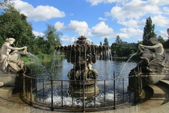 Self-Guided Tour of Kensington and Hyde Park Using a Mobile App
