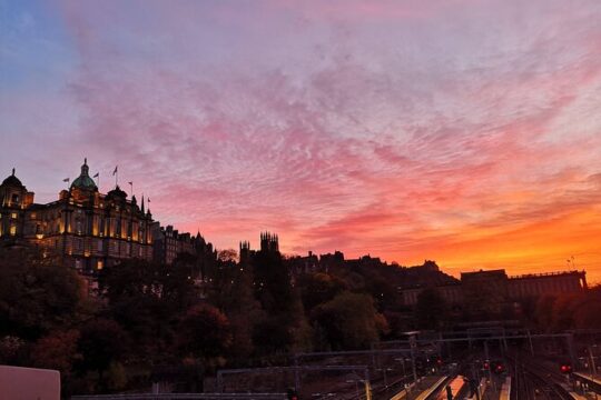 Tasty and Indulgent Food and Drink Tour in Edinburgh