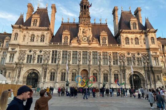 Paris City Highlights Tour on a comfortable Minivan