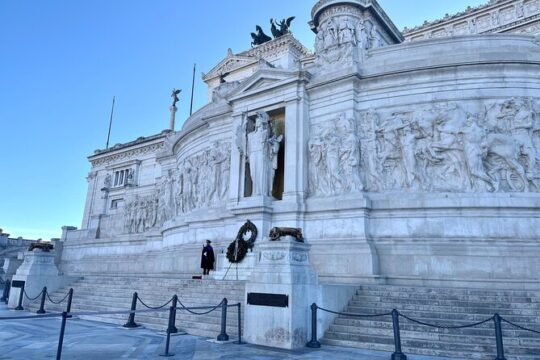 Express Tour of the Altare della Patria with Expert Guide