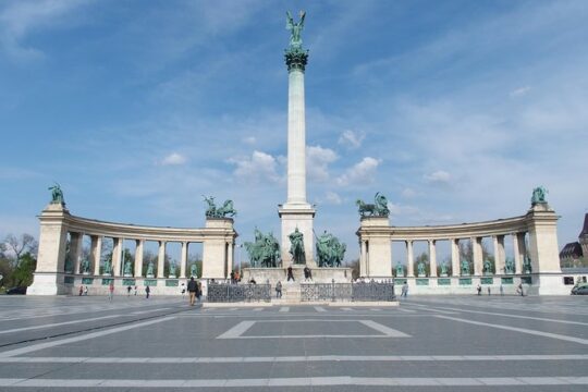 Budapest Pest side tour: Days of Glory