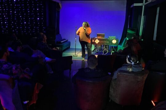 Friday Funnies English Comedy Showcase FREE SHOT