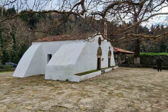 Private Scenic Tour Agia Lake, Meskla, Zourna and Theriso