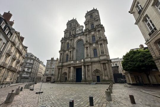 Rennes: Private guided walking tour of the city centre