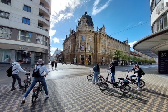 Ljubljana Sightseeing Tour by Electric Bikes