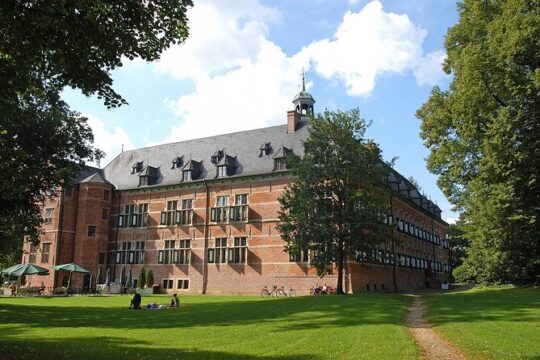 Reinbek Castle and Ahrensburg Palace Trip by Car from Hamburg