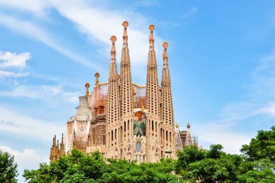 Explore Gaudí’s Masterpiece with Sagrada Familia Guided Tour