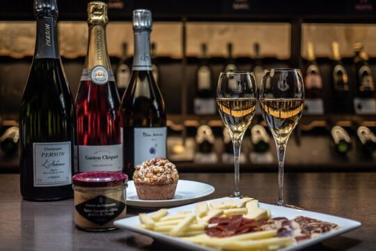 Bubbles and Bites: City Boat Tours's Perfect Champagne Pairing Formula